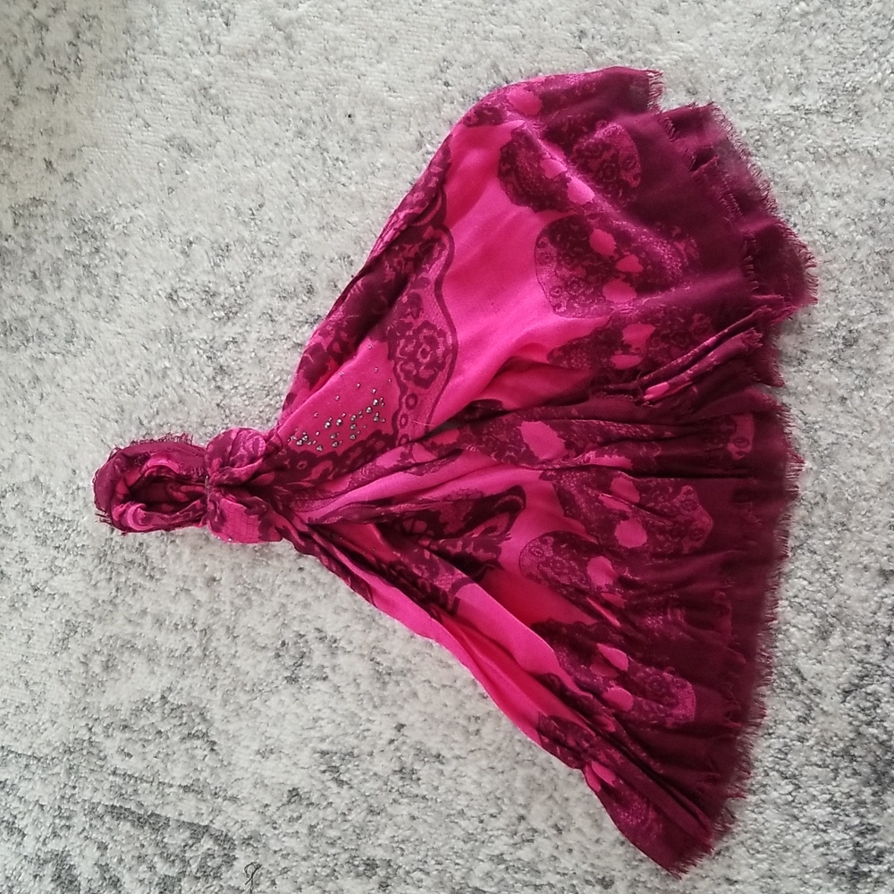 Express lightweight skull scarf